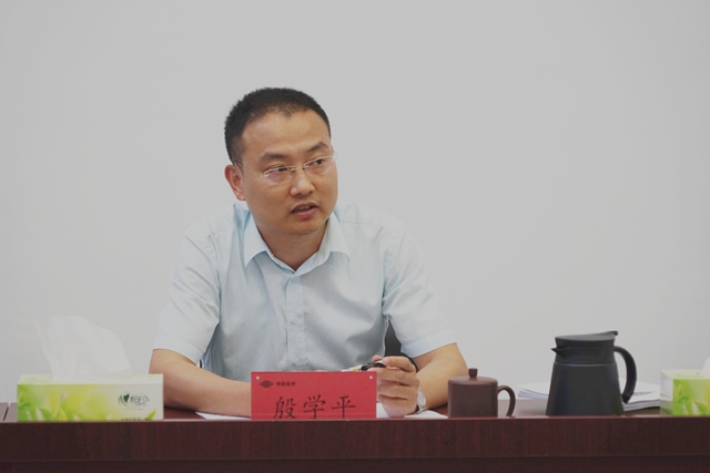 副總經(jīng)理、總經(jīng)濟師殷學平進行總結發(fā)言.jpg